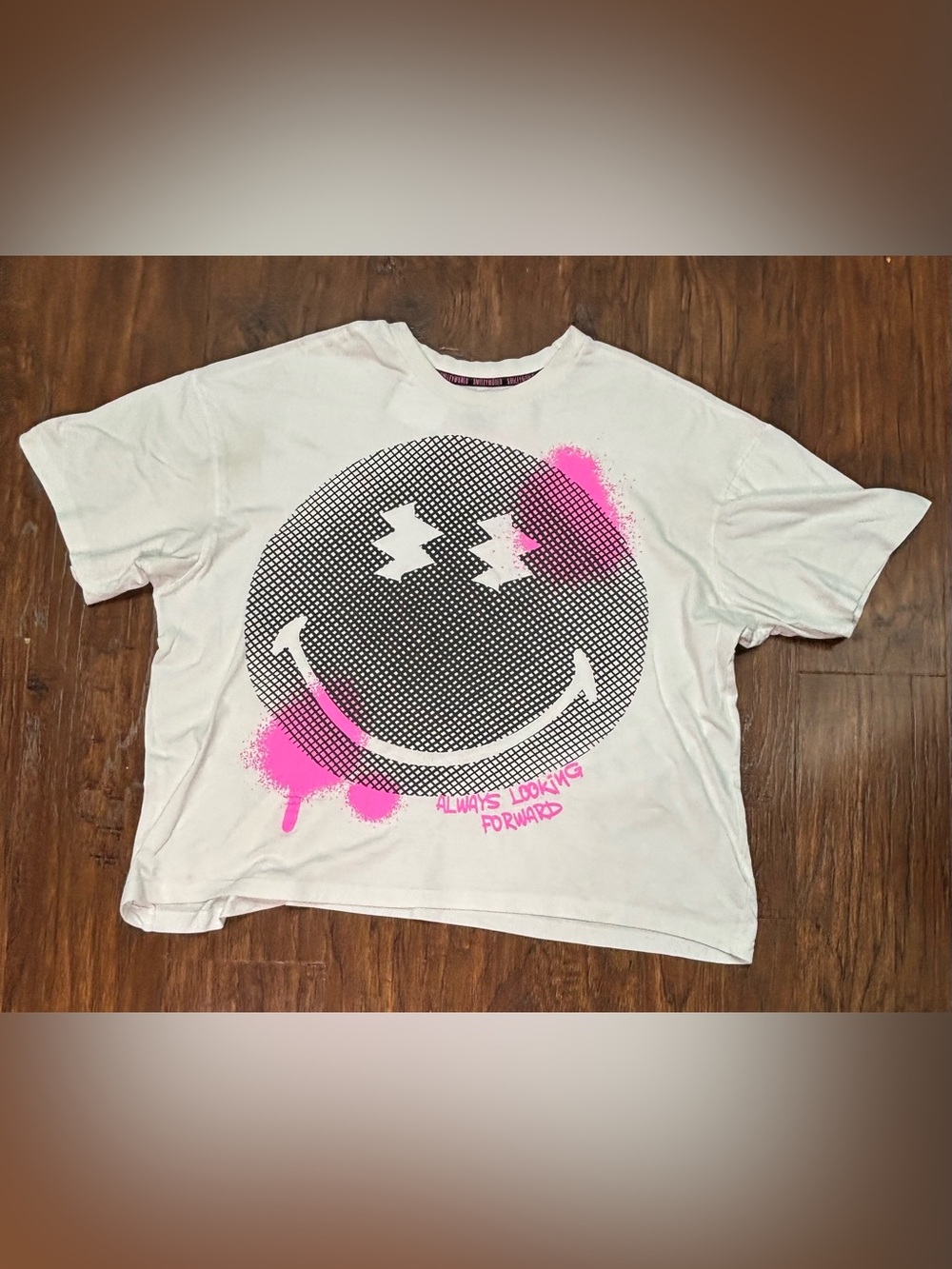 SmileyWorld Women’s White Smiley Logo Graphic Crew Neck Tee Short Sleeve Size L
